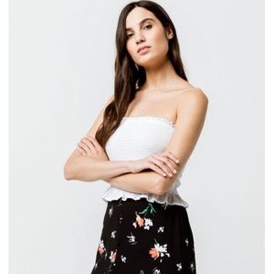 🌺NWT Ivy and Main Smocked Ruffled Tube Top